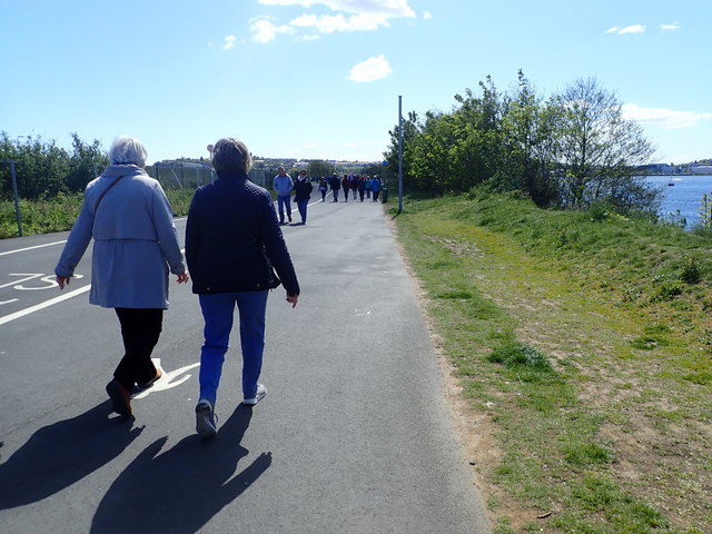A walk along Cardiff Barrage