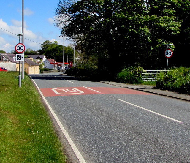 Start of the 30 zone on the A475 in Lampeter