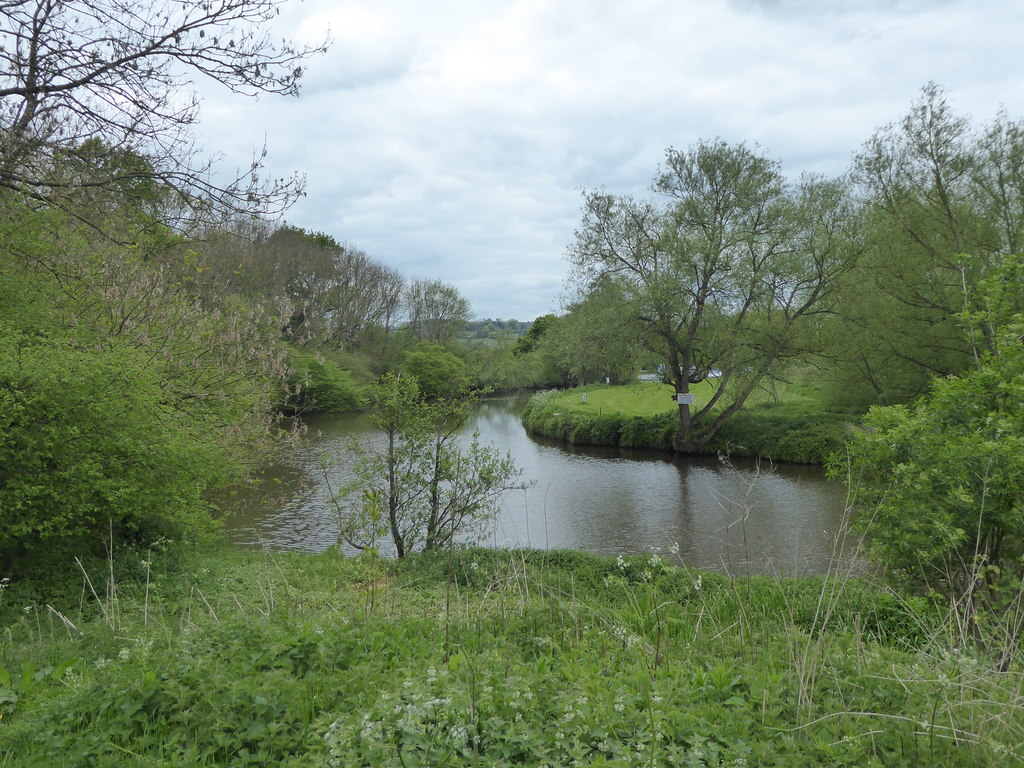 The River Medway passing Waregrave's... © Marathon cc-by-sa/2.0 ...