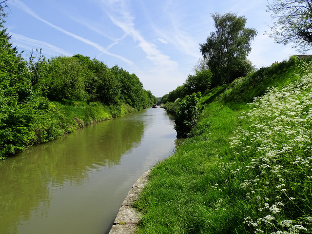 View east from Park Bridge, Kennet and Avon Canal, Devizes