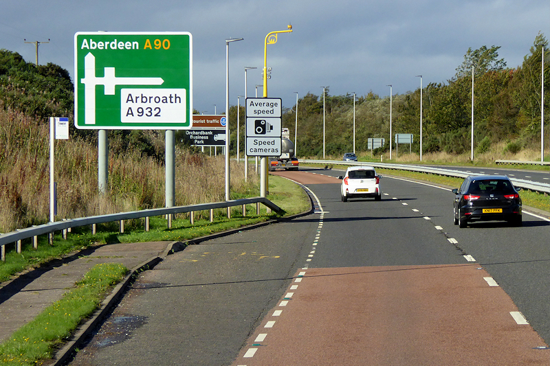 Bus Stop on the Northbound A90 © David Dixon cc-by-sa/2.0 :: Geograph