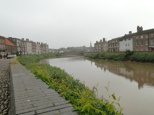 River Nene, towards the town centre from North Brink