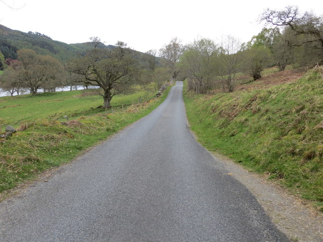 Road beside Loch Tummel approaching Netherton