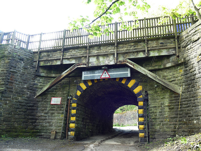 Railway bridge over Wood Top  Road