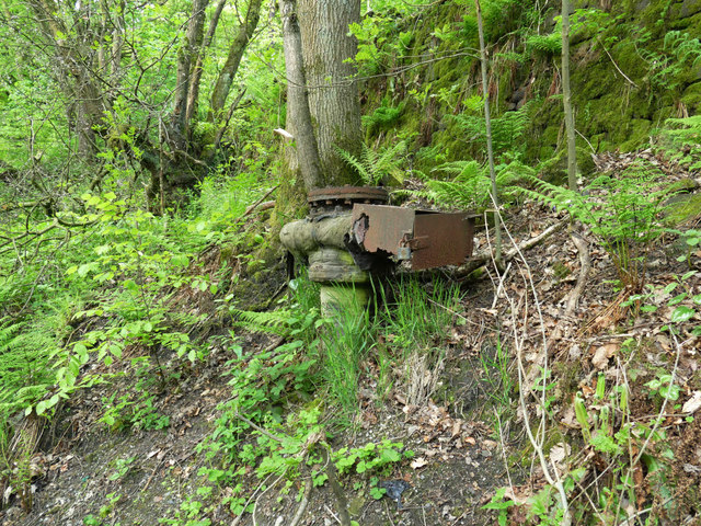 Gas valve, Crow Nest Road © Stephen Craven cc-by-sa/2.0 :: Geograph ...