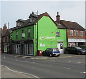 SU4766 : Green corner in Newbury town centre by Jaggery