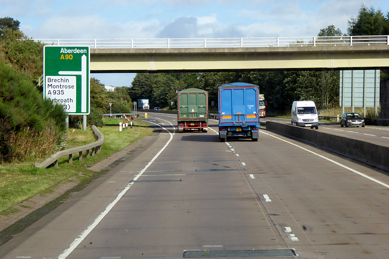 Bridge over the A90 at Brechin © David Dixon cc-by-sa/2.0 :: Geograph ...