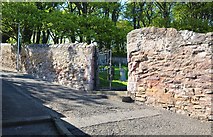NT3294 : Entrance gate to churchyard, West Wemyss by Bill Kasman