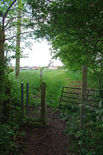 Footpath to Priors Farm