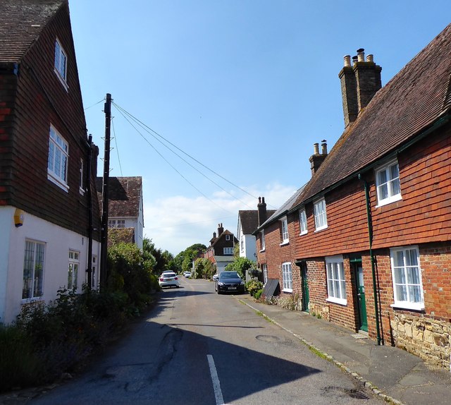 Mill Road, Winchelsea © Simon Carey cc-by-sa/2.0 :: Geograph Britain ...