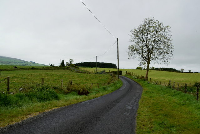 Tattynure Road © Kenneth Allen cc-by-sa/2.0 :: Geograph Ireland