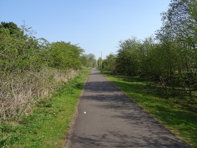 Cyclepath, New Cargenbridge © Richard Webb cc-by-sa/2.0 :: Geograph ...