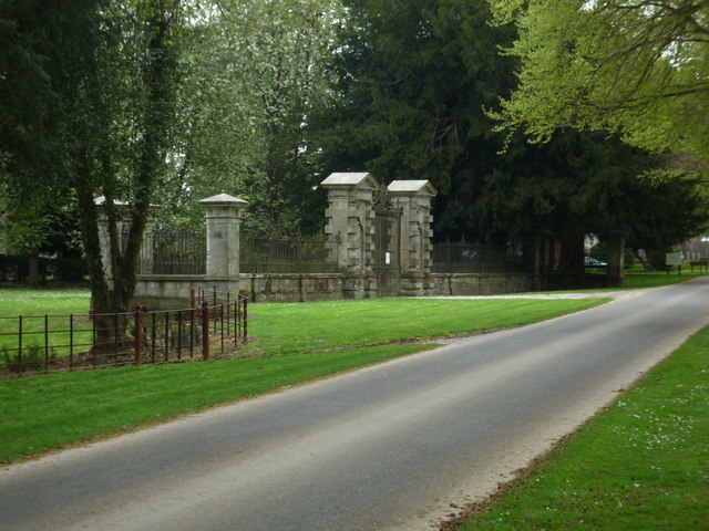 Entrance to Shobdon Court © Fabian Musto :: Geograph Britain and Ireland