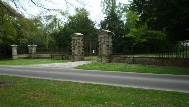 Entrance to Shobdon Court © Fabian Musto cc-by-sa/2.0 :: Geograph ...