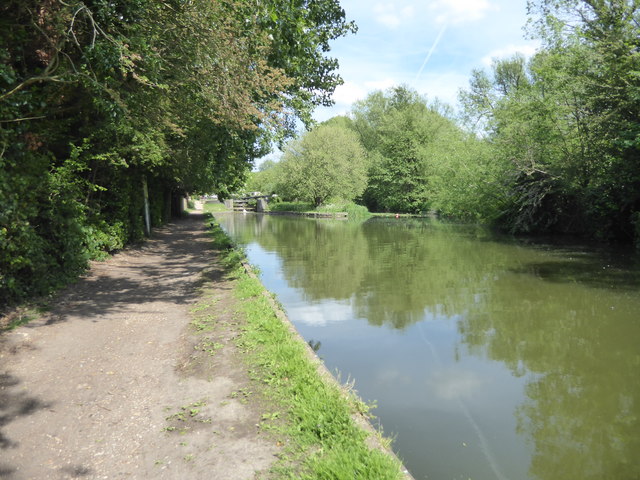 Approaching Lot Mead Lock © Marathon cc-by-sa/2.0 :: Geograph Britain ...