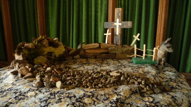 Easter Display inside St. Peter's Church (Nave | Staunton on Arrow)