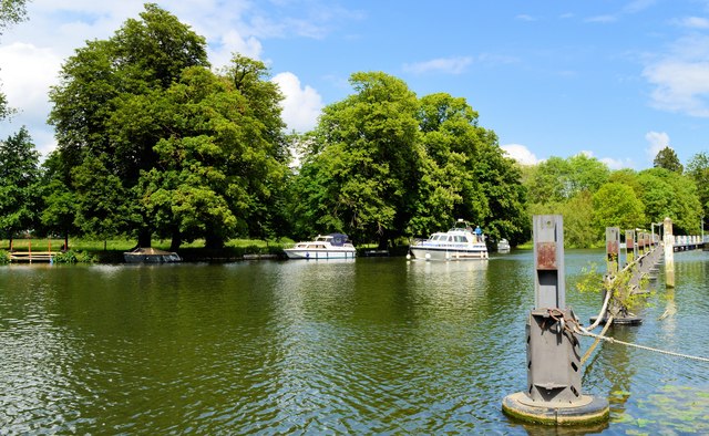 Boats leaving Whitchurch lock \u00a9 Philip Pankhurst :: Geograph Britain ...