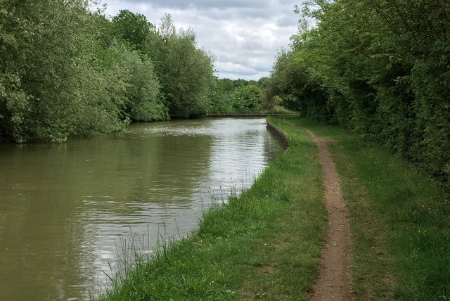 towing-path-by-the-grand-union-philip-jeffrey-geograph-britain-and