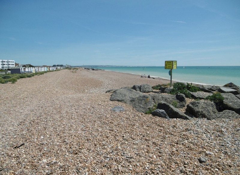 Lancing Beach © Mike Faherty cc-by-sa/2.0 :: Geograph Britain and Ireland