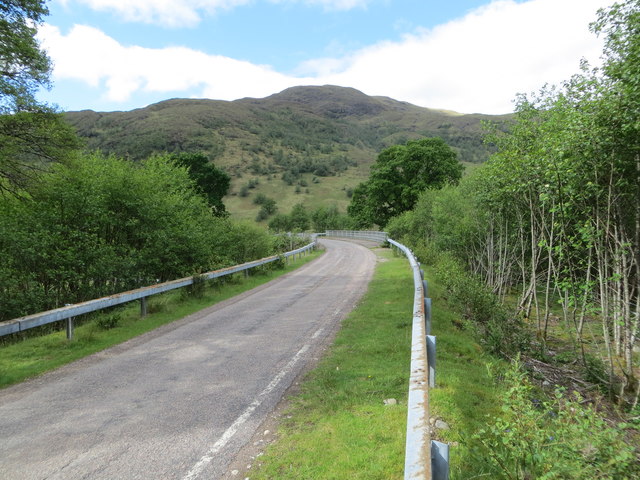 Road (A861) and bridge crossing River Scaddle at Eilean Riabhach