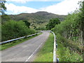 NN0168 : Road (A861) and bridge crossing River Scaddle at Eilean Riabhach by Peter Wood