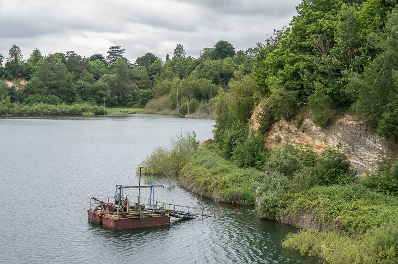 Buckland Park Lake © Ian Capper ccbysa/2.0 Geograph Britain and