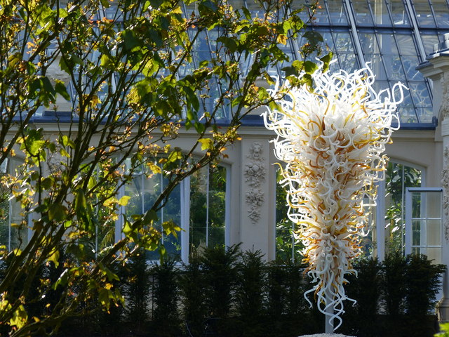 Glass sculpture by Chihuly outside the Temperate House, Kew Gardens
