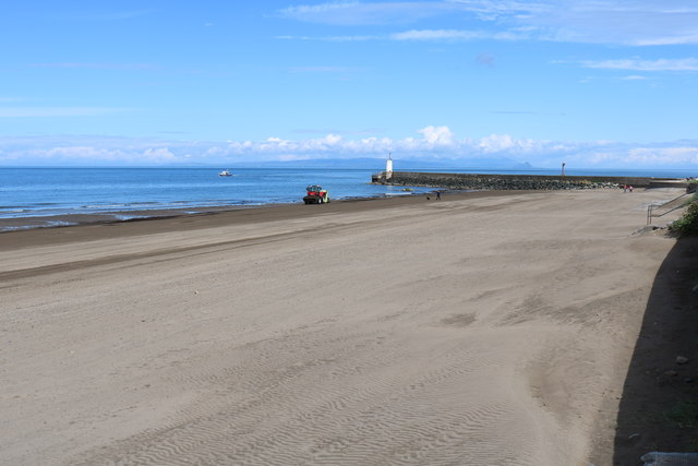 Girvan Beach © Billy McCrorie cc-by-sa/2.0 :: Geograph Britain and Ireland