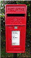 Close up, Elizabeth II postbox on Bletchley Road, Moretonwood