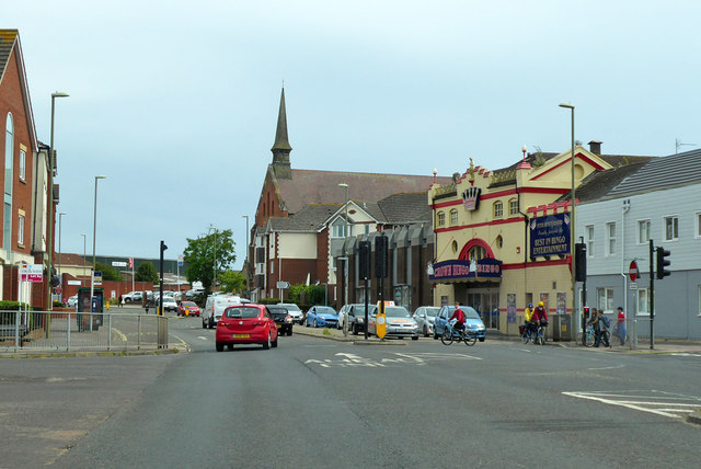 Crown Bingo, Forton Road, Gosport © Robin Webster cc-by-sa/2.0 ...