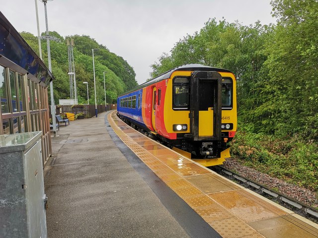 East Midlands Trains Class 156 (156415) enters Ambergate station