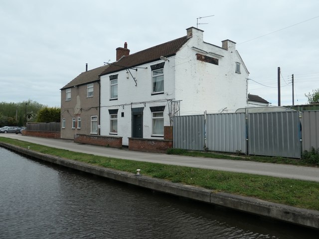 The former Albion Inn, Canal Bank,... © Christine Johnstone cc-by-sa/2. ...