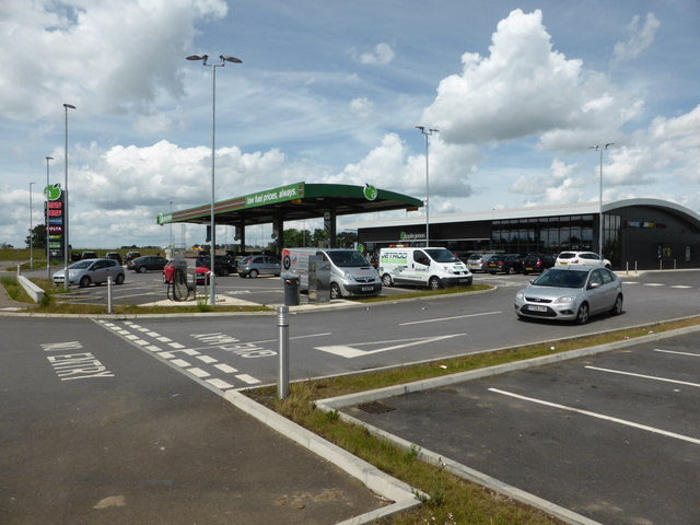 Filling Station © Bob Harvey Cc-by-sa 2.0 :: Geograph Britain And Ireland