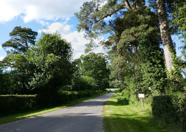 Private road to Bewley Farm