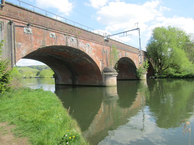 Railway bridge over the River Thames © Peter S :: Geograph Britain and ...