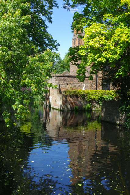 The moat - Well Hall Pleasaunce