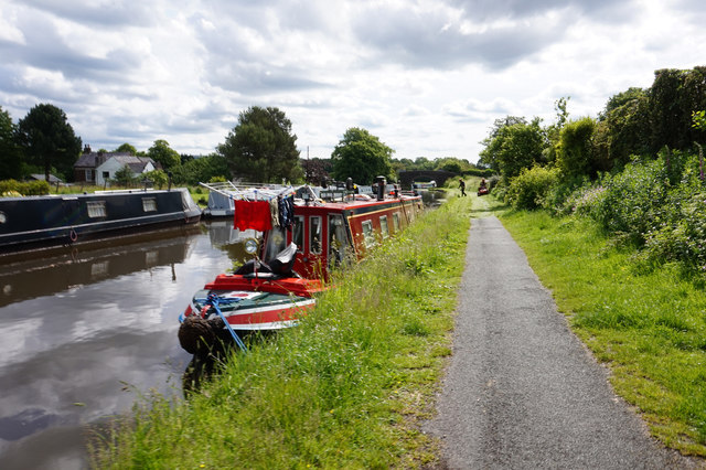 Leeds & Liverpool Canal © Ian S cc-by-sa/2.0 :: Geograph Britain and ...