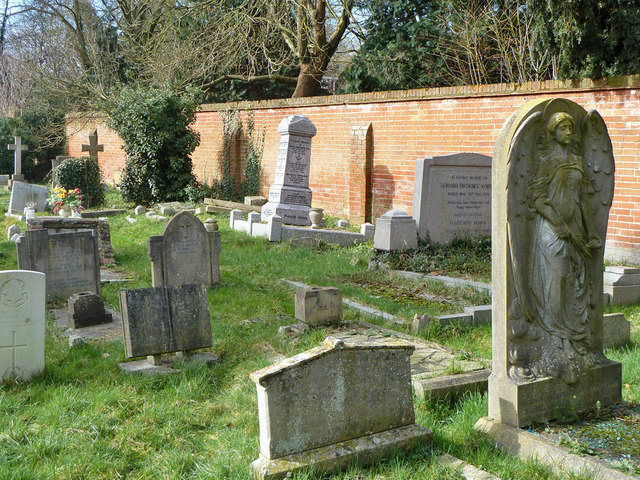 Graves, Addington churchyard © Robin Webster cc-by-sa/2.0 :: Geograph ...