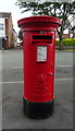 Elizabeth II postbox on Broadway, Bebington