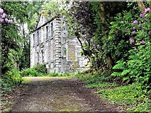 NS3881 : Woodbank House - Balloch, Loch Lomond by Raibeart MacAoidh