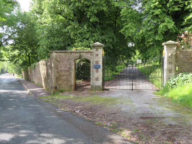Private entrance to Dean Hall from Pleasant Stile