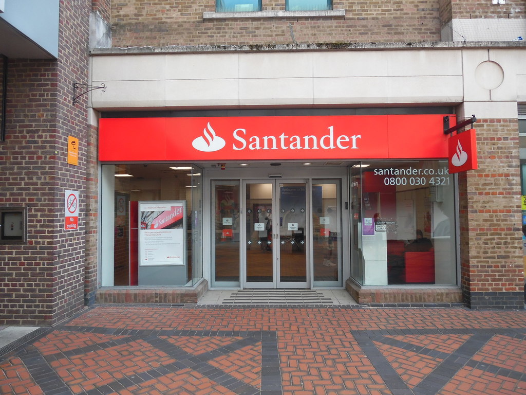 santander-bank-branch-in-watford-david-hillas-cc-by-sa-2-0