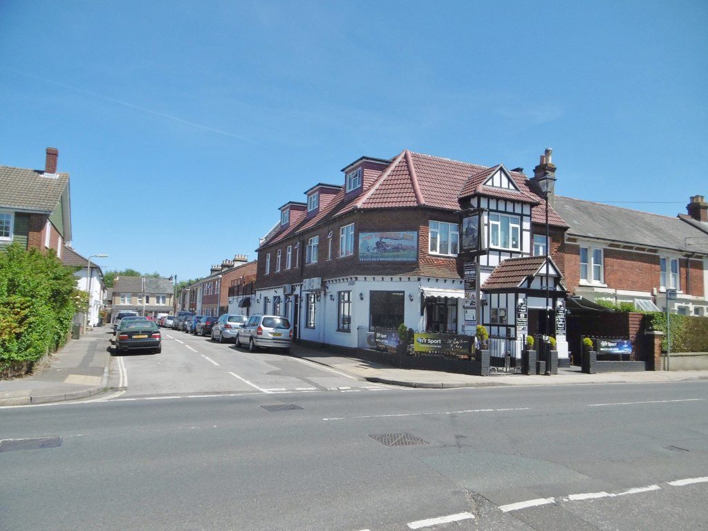 Emsworth , Railway Inn © Mike Faherty cc-by-sa/2.0 :: Geograph Britain ...