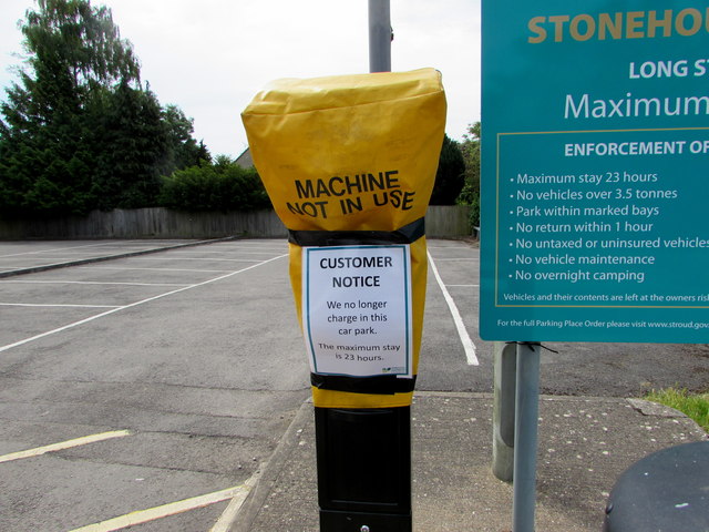 Free car park notice, Stonehouse © Jaggery :: Geograph Britain and Ireland