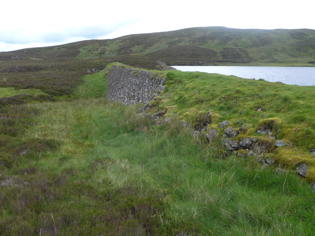 Stone dam, Queenside Loch