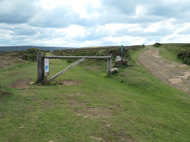 Junction of biridleway and Glaisdale Rigg