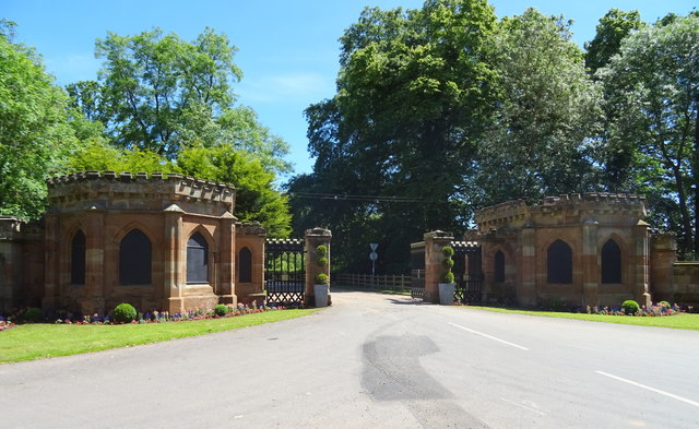 Gateway to Studley Castle © JThomas cc-by-sa/2.0 :: Geograph Britain ...