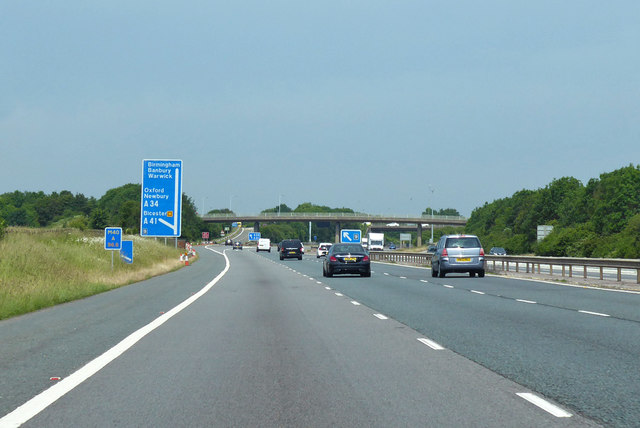 M40 northbound © Robin Webster cc-by-sa/2.0 :: Geograph Britain and Ireland