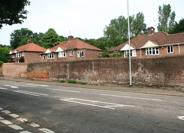 The serpentine wall in Harvey Lane