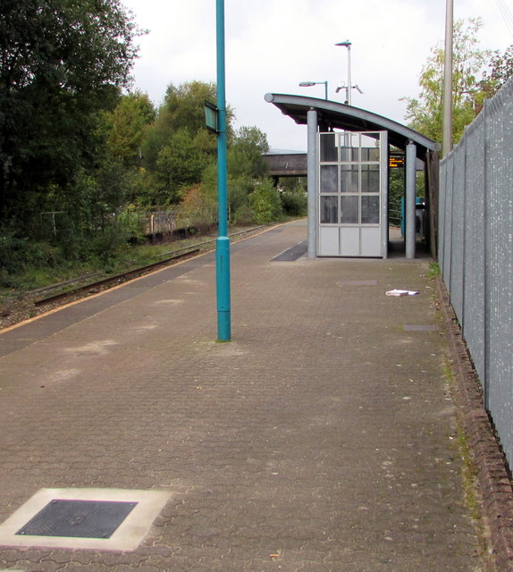 Shelter on Ton Pentre railway station © Jaggery :: Geograph Britain and ...